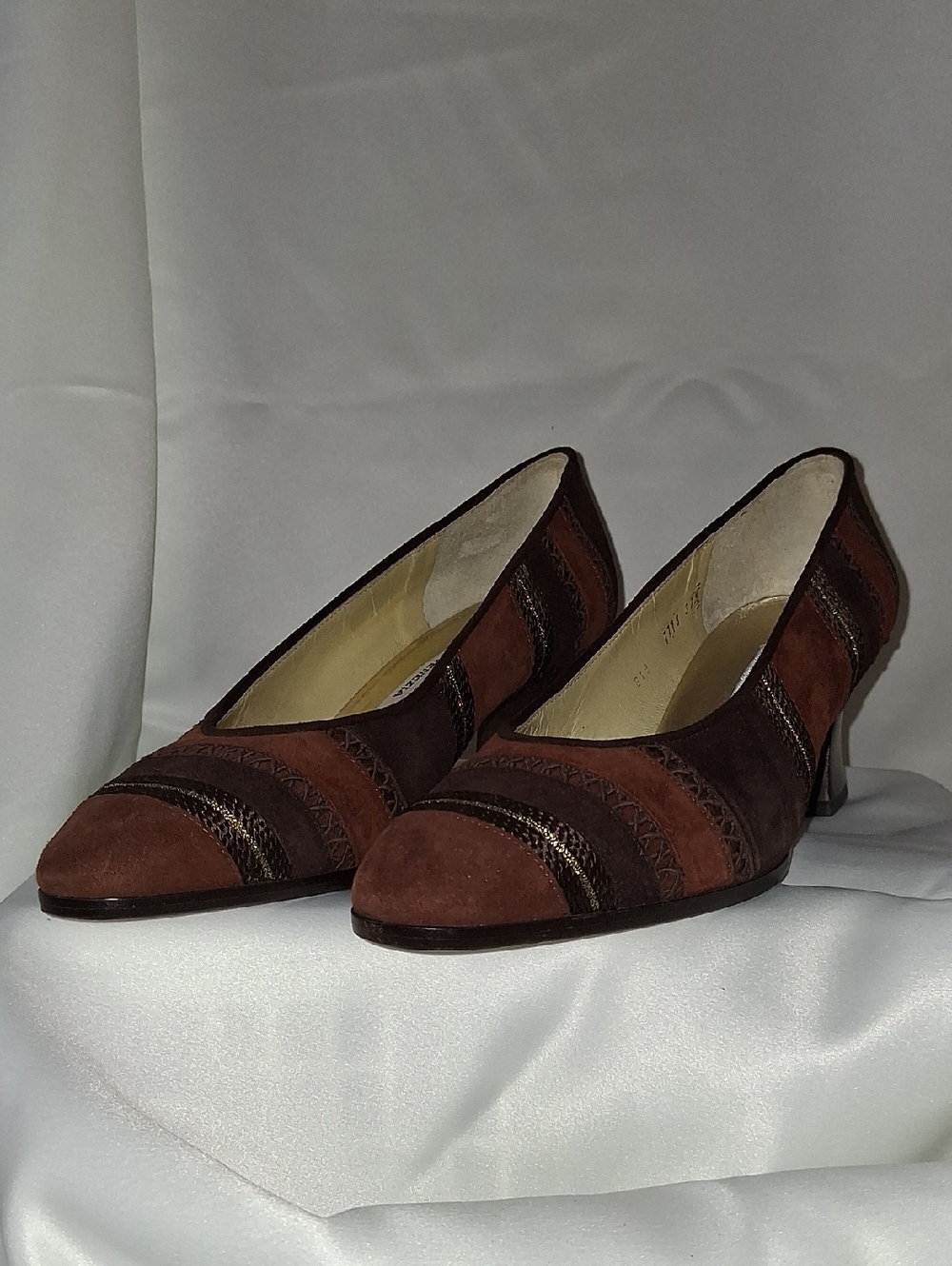 Brown Suede Vintage Pointed Mid-Heel Pumps with Textured Banding
